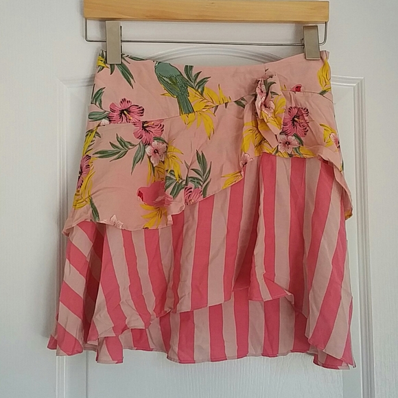 HOST PICK🎀 FOR LOVE + LEMONS - Pink Antigua skirt - Picture 4 of 8